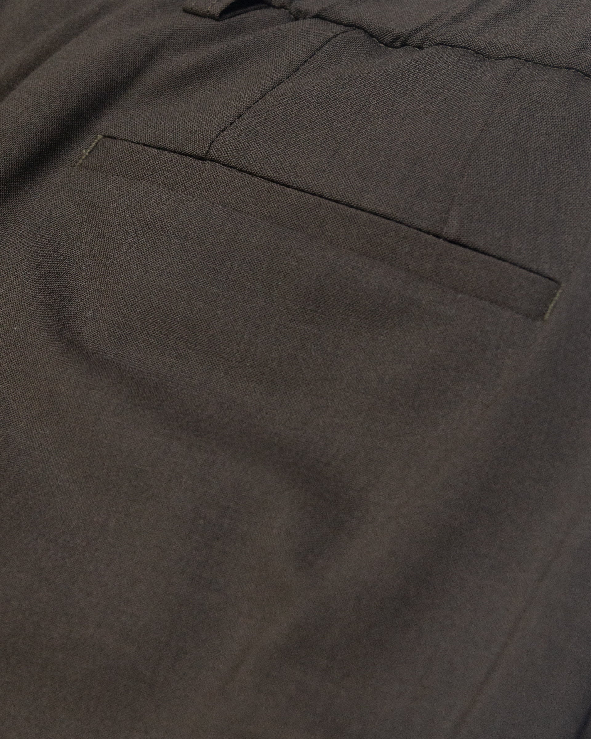 Pantalone chino Ronny in lana tecnica con pinces, verde - Army