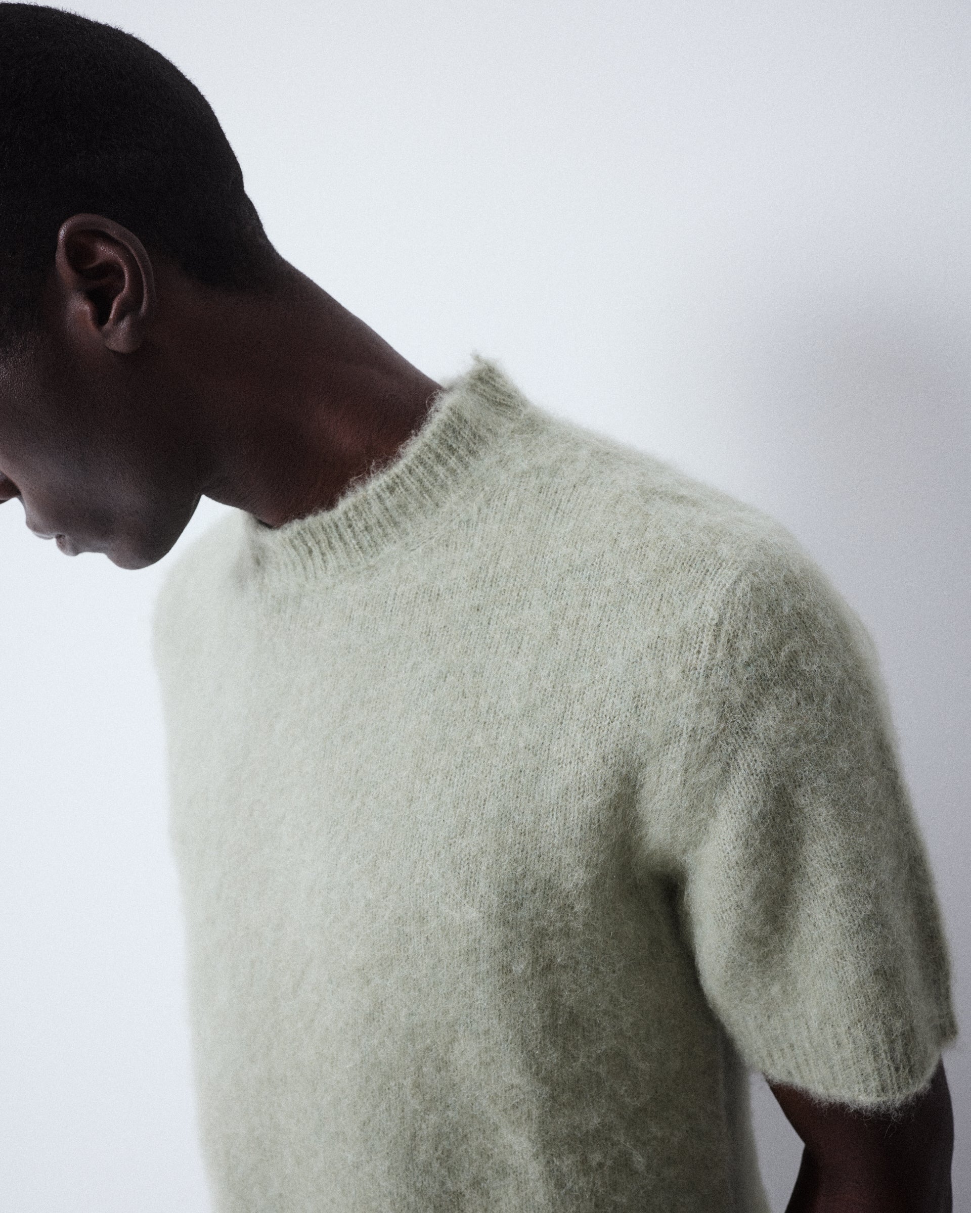 Maglia girocollo garzata manica corta in misto alpaca. Verde - Salvia