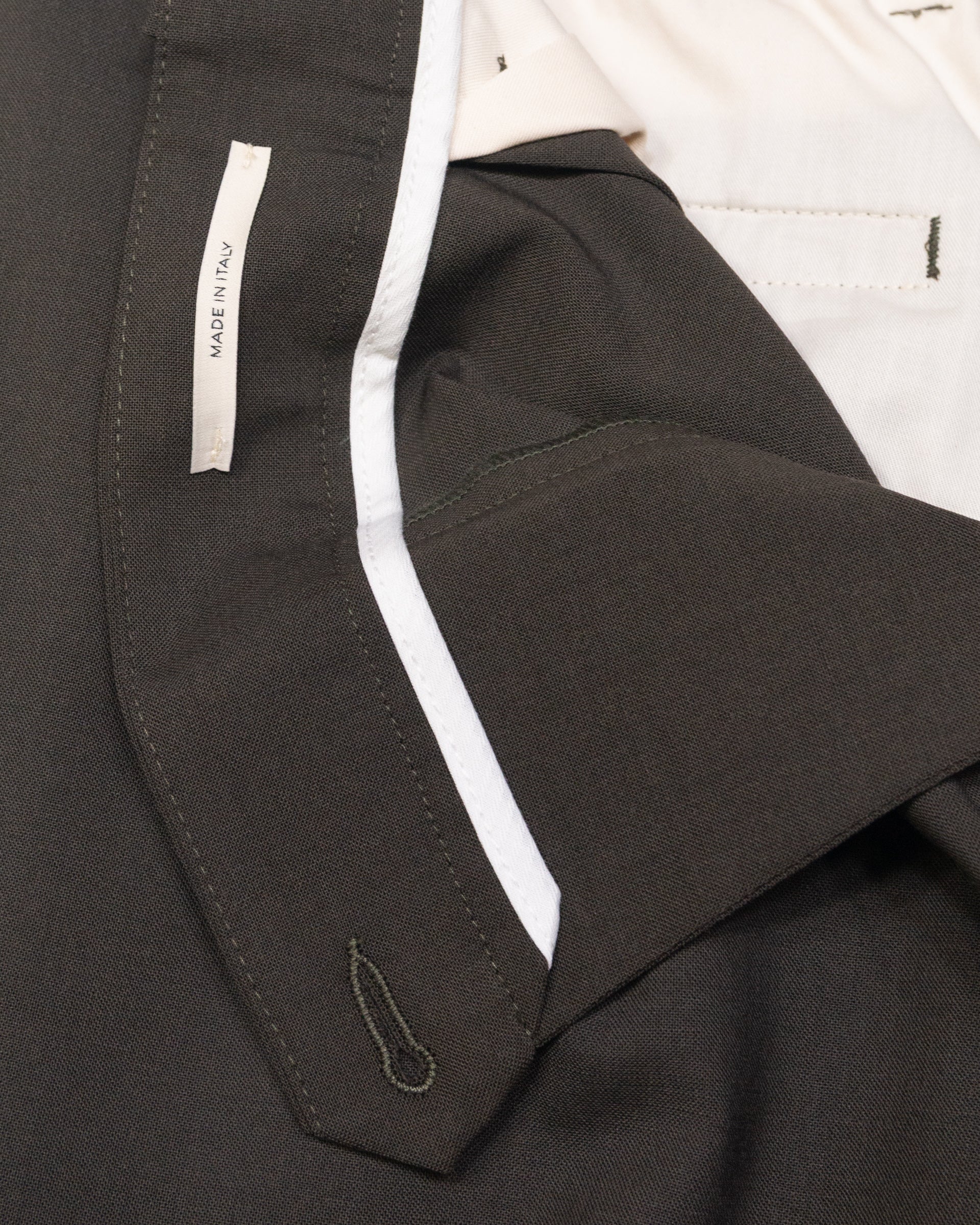 Pantalone chino Ronny in lana tecnica con pinces, verde - Army