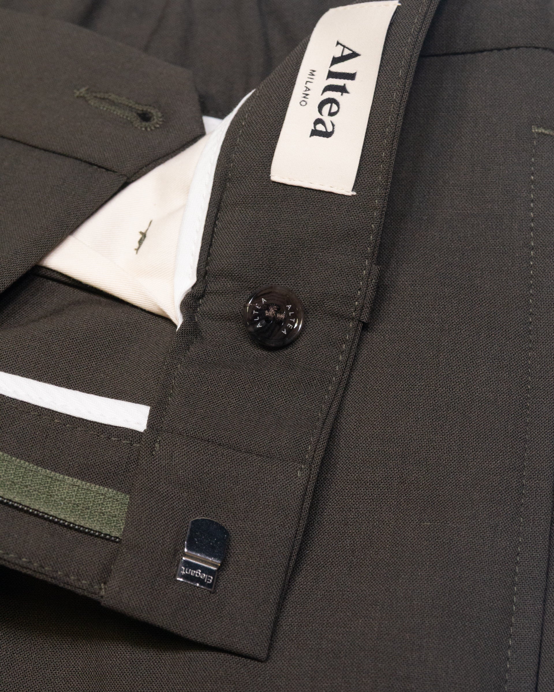 Pantalone chino Ronny in lana tecnica con pinces, verde - Army