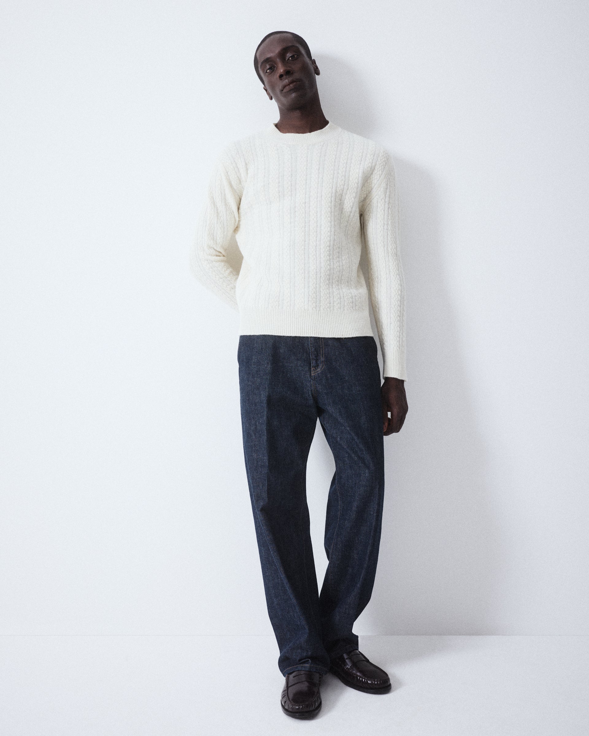 Maglia girocollo lavorata a trecce in pura lana vergine - Panna