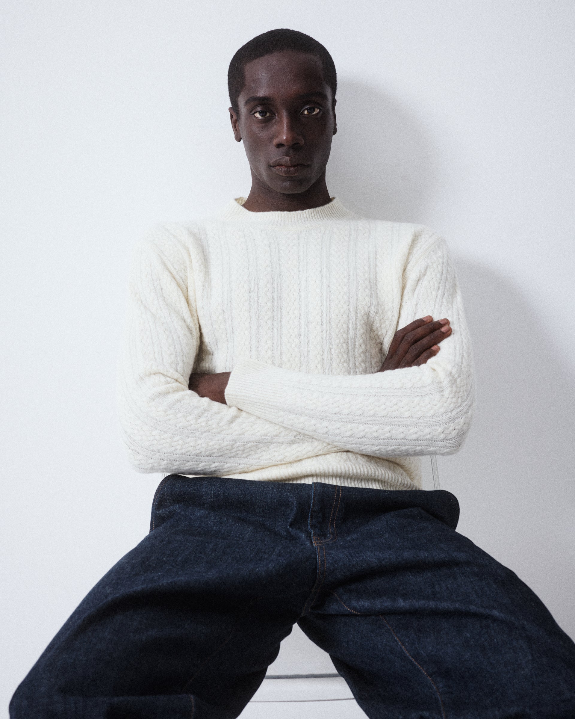 Maglia girocollo lavorata a trecce in pura lana vergine - Panna