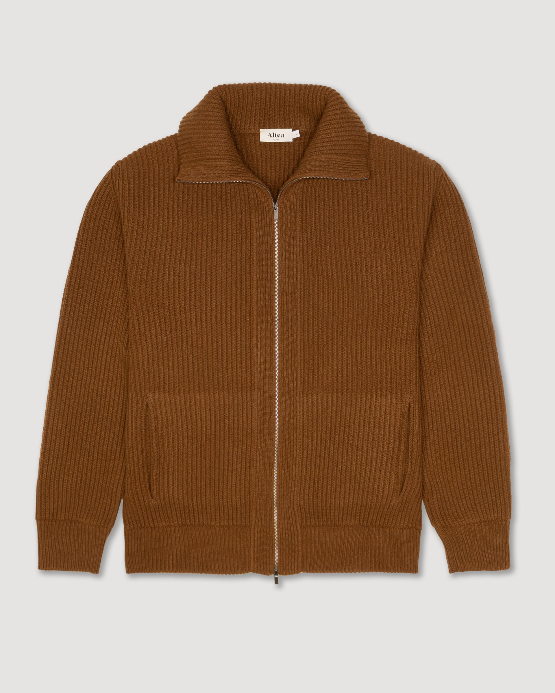 Giubbotto in maglia costa inglese con zip realizzato in pura lana vergine. Beige - Cammello