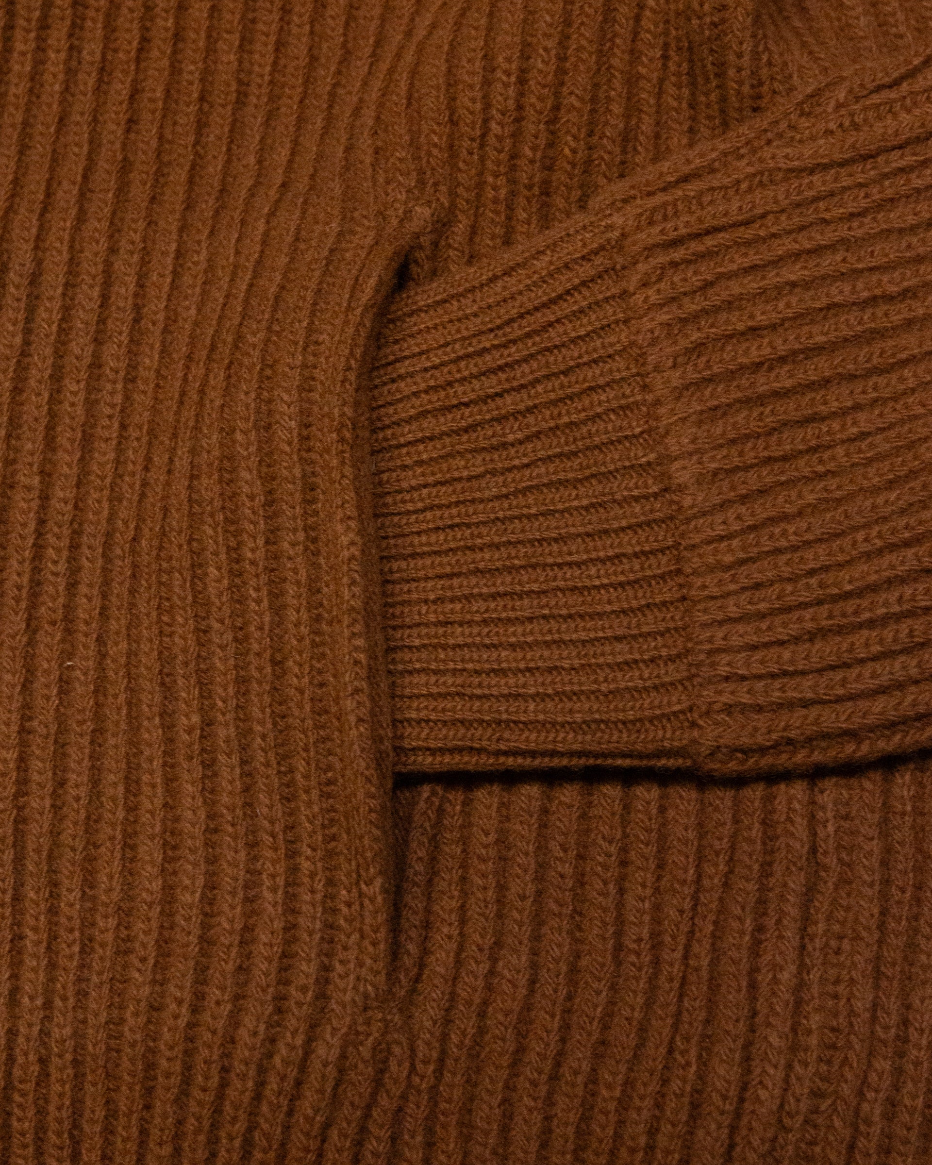 Giubbotto in maglia costa inglese con zip realizzato in pura lana vergine. Beige - Cammello