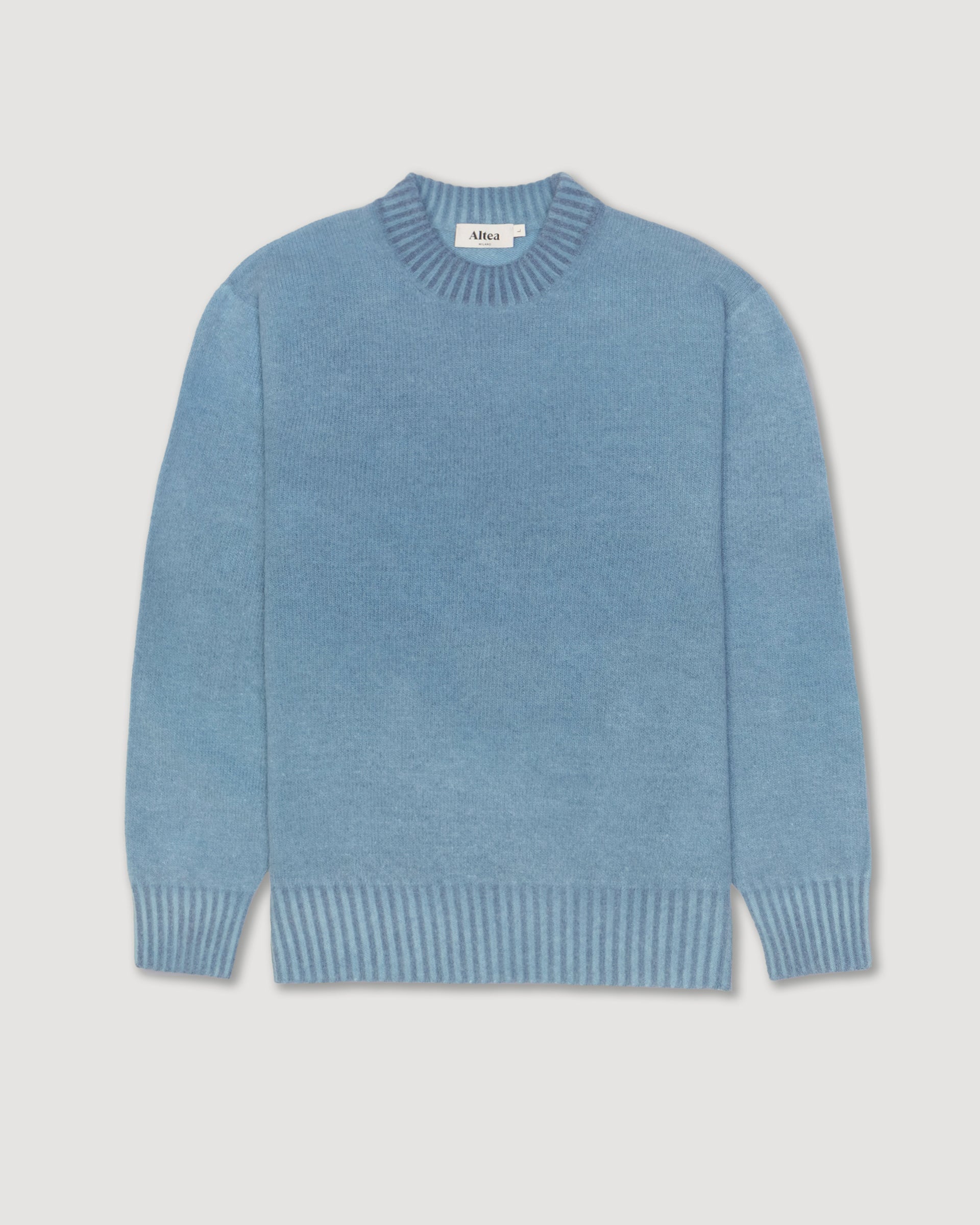 Maglia girocollo in pura lana vergine con tintura speciale effetto vintage. Azzurro - Carta da zucchero