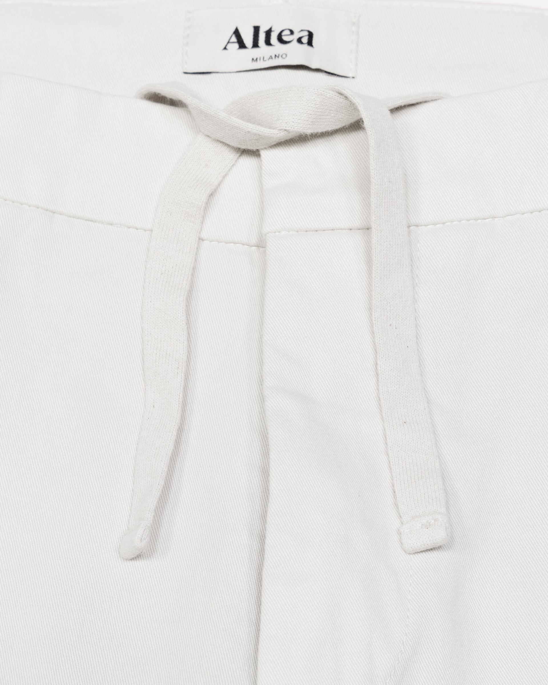 Pantalone chino Dumbo in gabardine di cotone stretch con coulisse. - Beige