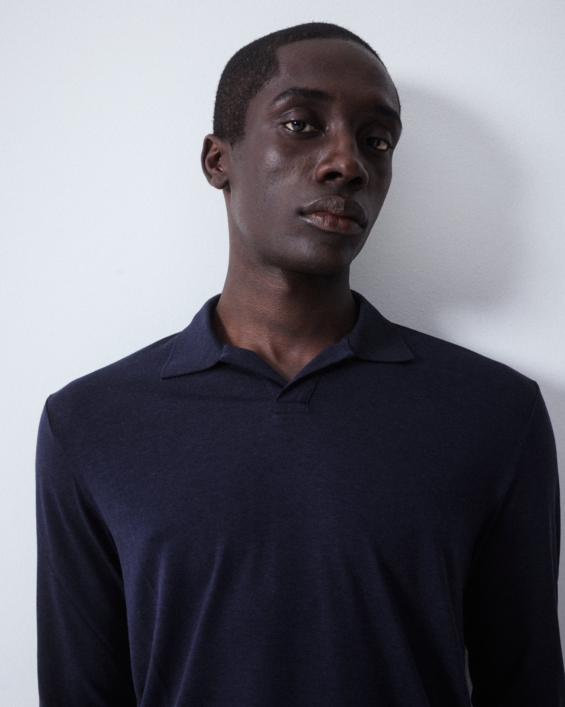 Polo collo aperto Pierre in jersey di lyocell misto cotone. Blu - Navy