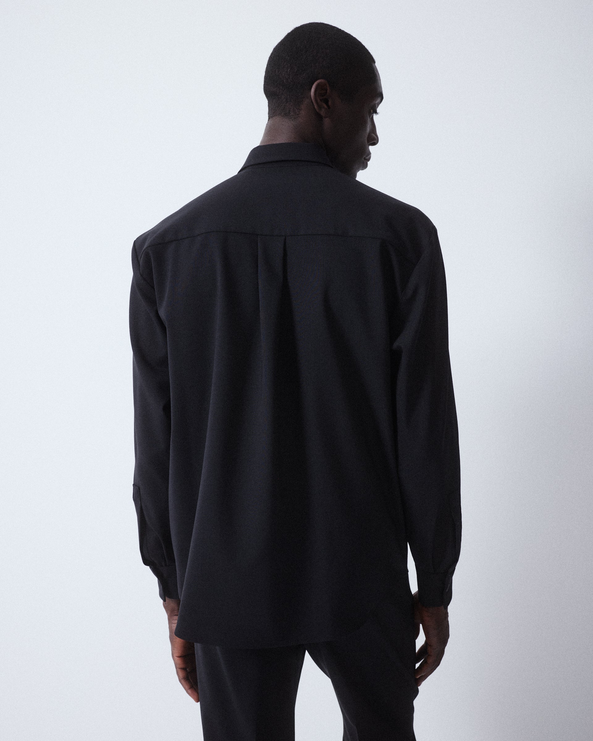Huber shirt jacket in a techical stretch wool fabric, unlined. Black -