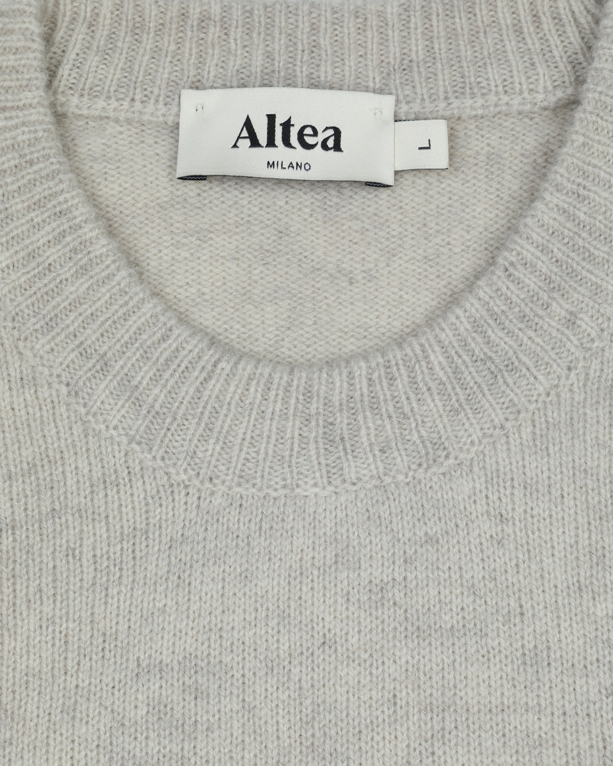 Maglia girocollo in pura lana vergine. Grigio - Malta